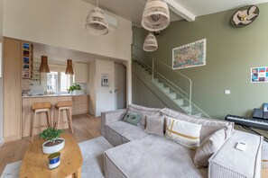 TV - Appartement du Palais - Welkeys (Bordeaux)