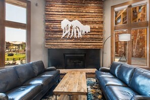 Smart TV, fireplace - Ski-in/Ski-out Condo for 4, Great Amenities, Full Kitchen (Park City)