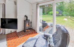 Smart TV, fireplace - Cozy home in Spøttrup with WiFi (Spøttrup)