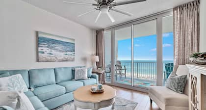 â LIGHTHOUSE 606~ LUXURY BEACHFRONT CONDO~ 2 BEDROOM + BUNK ROOM~ POOLS ~ GYM â