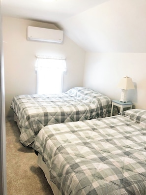 3 bedrooms, iron/ironing board, WiFi - Cottage Steps from the Beach! (Point Pleasant Beach)