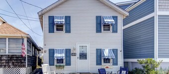Cottage Steps from the Beach!