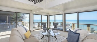 Water's Edge- private beach- sleeps 14