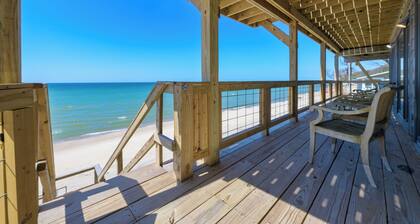 Water's Edge- private beach- sleeps 14