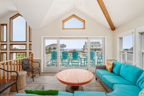 TV - A Sweet Dream: Semi-Oceanfront Beauty, Private Pool and Hot Tub! (Corolla)