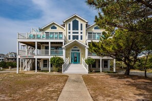 Exterior - A Sweet Dream: Semi-Oceanfront Beauty, Private Pool and Hot Tub! (Corolla)