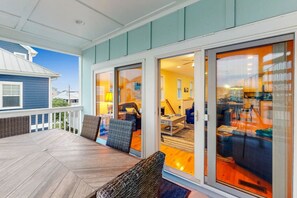 تناول الطعام بالخارج