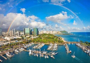 Experience the vibrant cityscape with stunning marina views and lush green spaces.