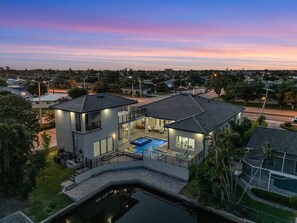 Exterior - LUXURY - Close to Beach! - Pool Table, Heated Pool & Spa - Serenity Oasis - Roelens (Cape Coral)