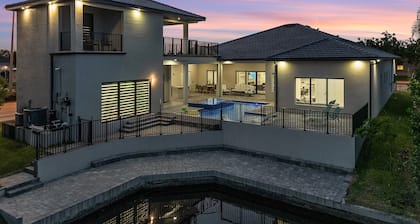 LUXURY - Close to Beach! - Pool Table, Heated Pool & Spa - Serenity Oasis - Roelens