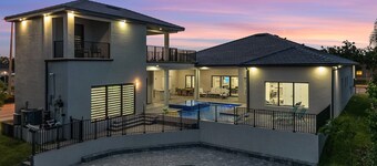 LUXURY - Close to Beach! - Pool Table, Heated Pool & Spa - Serenity Oasis - Roelens