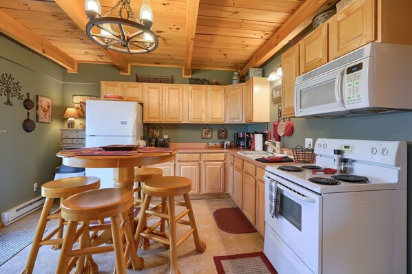 Frigorífic, microones, forn i placa de cuina 