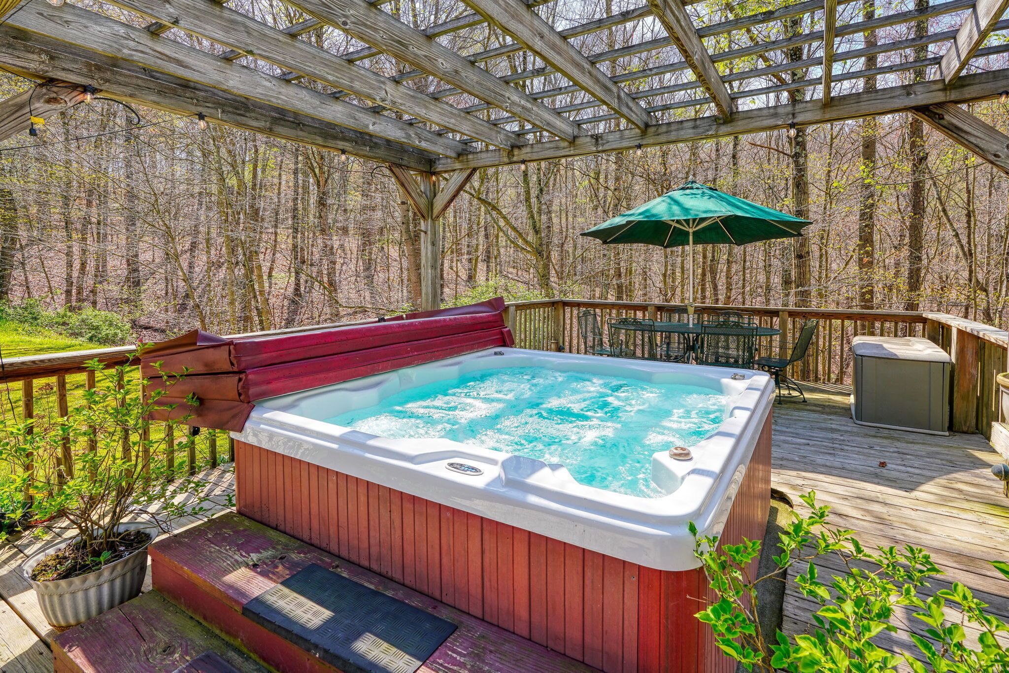 Outdoor spa tub
