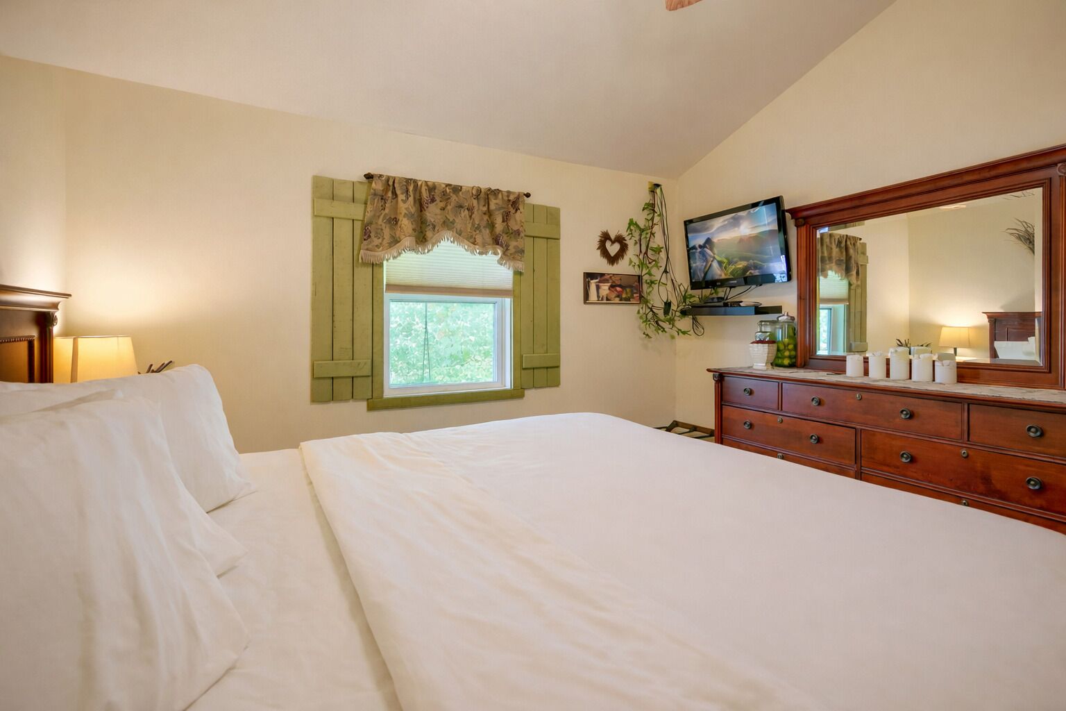 2 bedrooms, bed sheets
