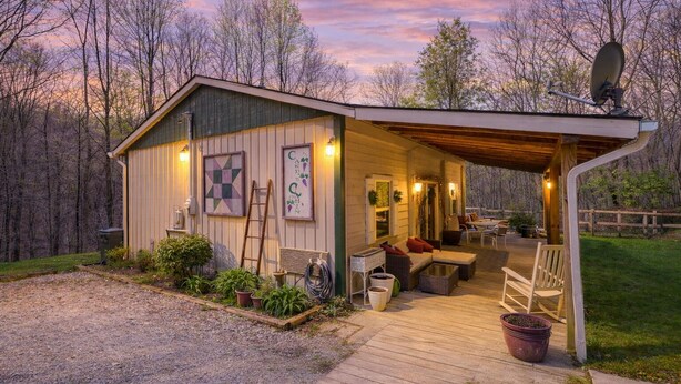 Unclassified image, 1 of 30, button - Carp's Cabin: 2 Bedroom Farmhouse Bungalow (Logan)