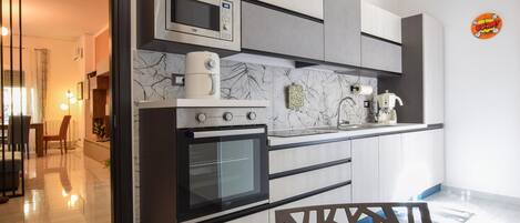 Fridge, oven, stovetop, dishwasher