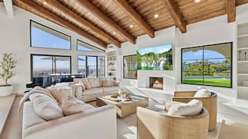 Smart TV, fireplace, table football, ping pong