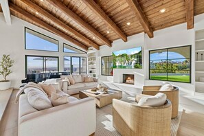 Smart TV, fireplace, table football, ping pong - Temecula Vineyard View Mansion-AMAZING VIEWS, Pool/Hot Tub, 10 Acres, Mini Golf (Temecula)