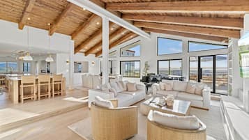 Smart TV, fireplace, table football, ping pong