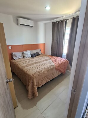 2 chambres, fer et planche à repasser, Wi-Fi, draps fournis