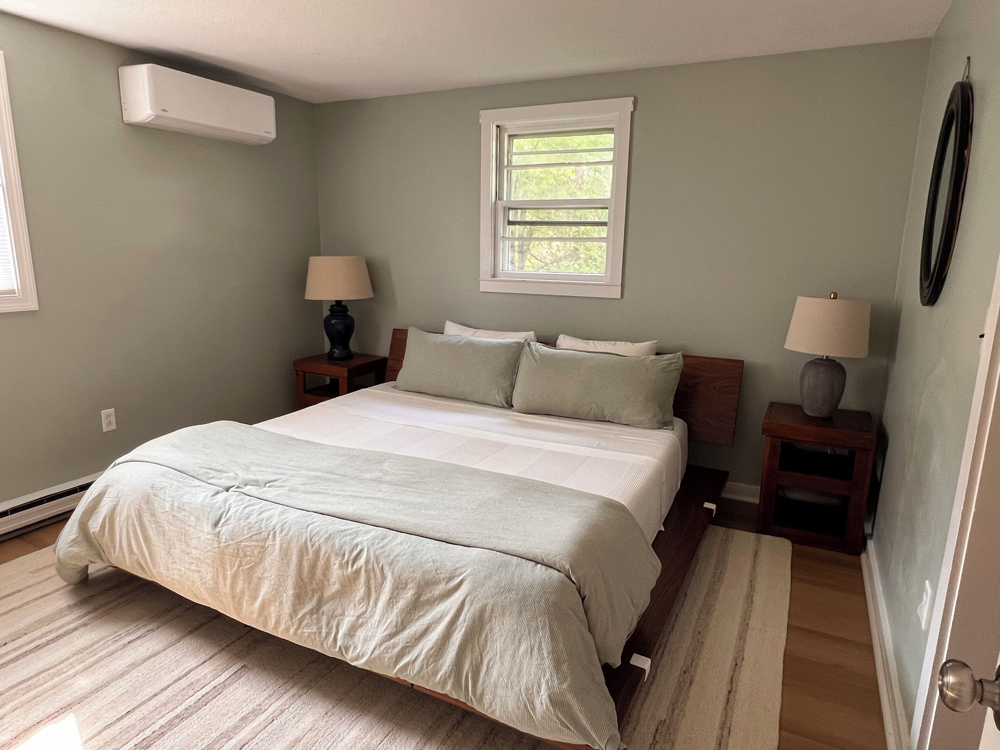 3 bedrooms, travel crib, WiFi, bed sheets