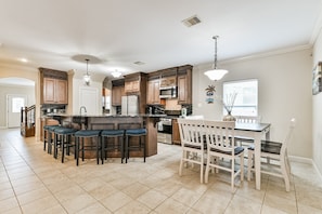 Dining - Spacious 2-story house nestled just 3 blocks away from the picturesque seawall! (Galveston)