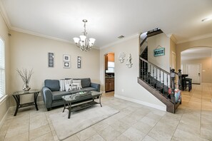 Smart TV, table football - Spacious 2-story house nestled just 3 blocks away from the picturesque seawall! (Galveston)