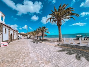 Una playa cerca
