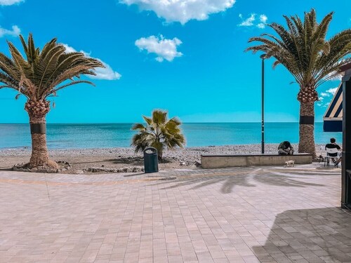 Fee4Me Casa Emilia few meters from the beach