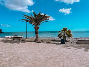 Una playa cerca