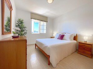 2 chambres, bureau, fer et planche à repasser, Wi-Fi gratuit