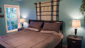 3 bedrooms, desk, iron/ironing board, free WiFi