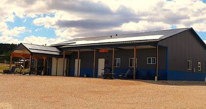Country setting near Custer, Wi-Fi, AC, pet friendly. No cleaning fee.