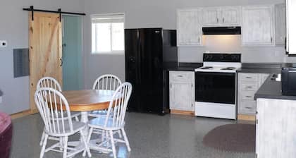 Country setting, minutes from Custer. Paved road. No Cleaning Fees. UNIT 2