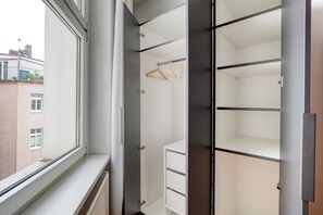 Interior - Luxe Kreuzberg 1BR, Fully Furnished & Equipped, by Blueground (Berlin)