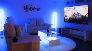 TV connectée, cheminée, jeux vidéo