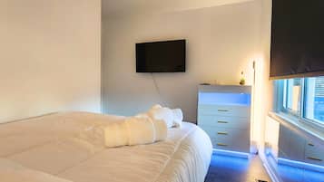 3 bedrooms, desk, iron/ironing board, free WiFi