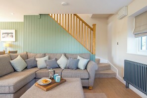 Living area - Bwthyn Clyd, Holiday Cottage Llanrhian, Sleeps 4, 2 bedrooms,  bathrooms (Haverfordwest)