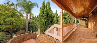 1BD 1BTH Serene Retreat in Warrandyte with shared amenities and FREE parking