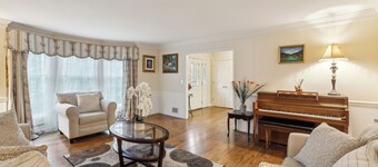 Long Island Estate with Heated Pool 1 Hr from Manhattan 