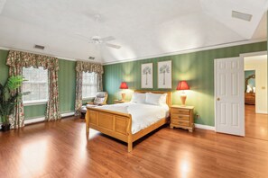 7 bedrooms, iron/ironing board, WiFi, bed sheets
