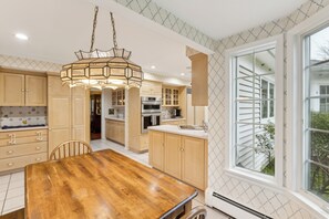 Mikrowelle, Ofen, Herdplatte, Geschirrspüler