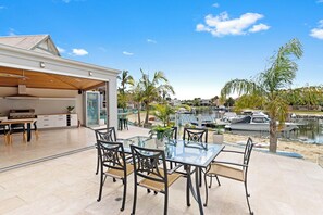 Outdoor dining - The Beach House: Waterfront with Boat Mooring (Patterson Lakes)