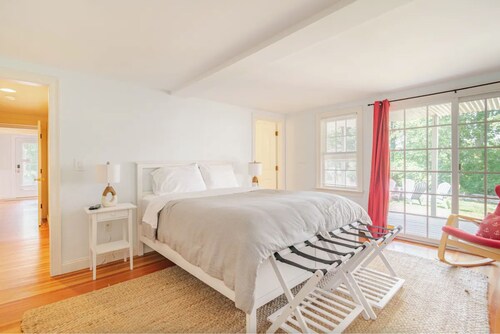 Walk to beaches & ferries! 9bd/4baths - Sleep 20ppl. 