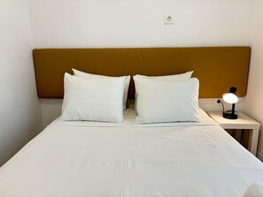 2 bedrooms, travel cot, WiFi, bed sheets