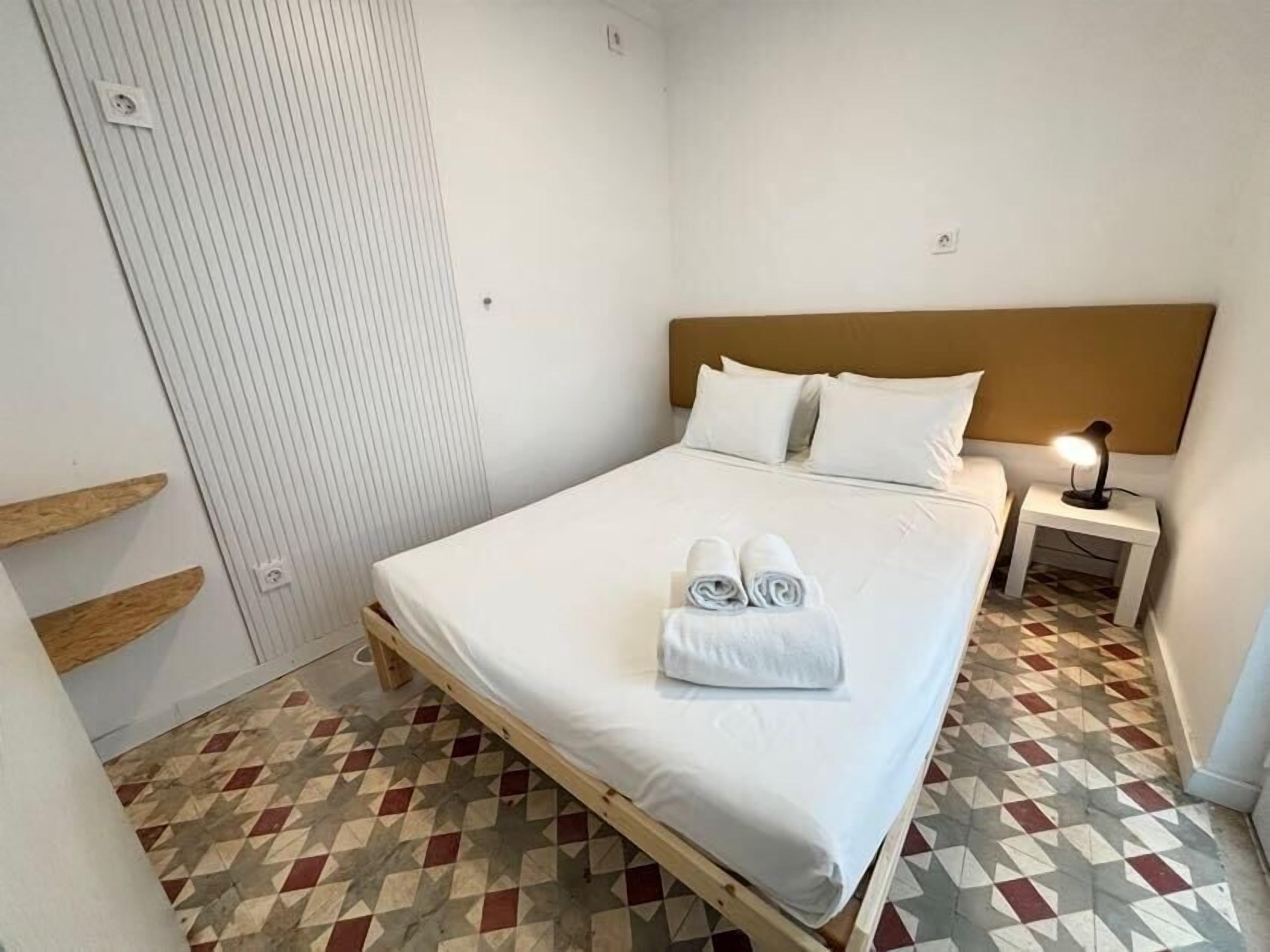 2 bedrooms, travel cot, WiFi, bed sheets