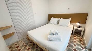2 bedrooms, travel cot, WiFi, bed sheets