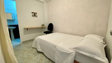 5 Schlafzimmer, Schreibtisch, Bügeleisen/Bügelbrett, kostenloses WLAN
