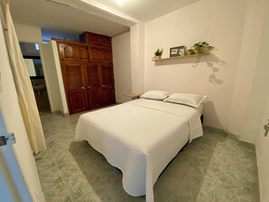 5 bedrooms, desk, iron/ironing board, free WiFi