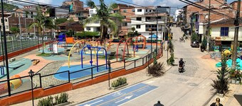 Encantadora Casa en el Corazón de Guatapé, Perfecta Para Familias y Grupos!